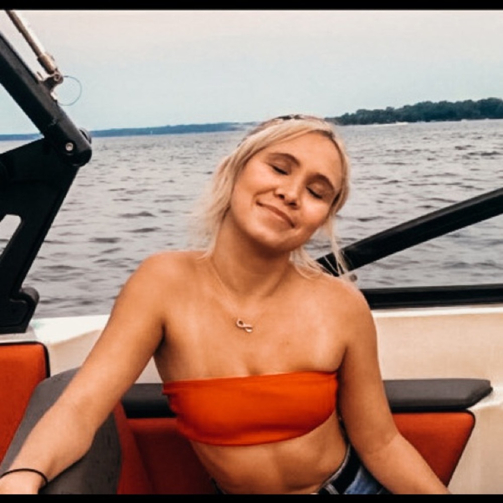 Meet your Posher, Eleanor